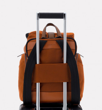 Mochila short trip con solapa 15" Vin Fiz', FIRST CLASS