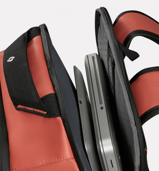 Mochila Daypack M con USB y 15.6", ECODIVER