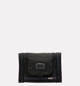HANGING TRAVEL KIT, ALPHA 3